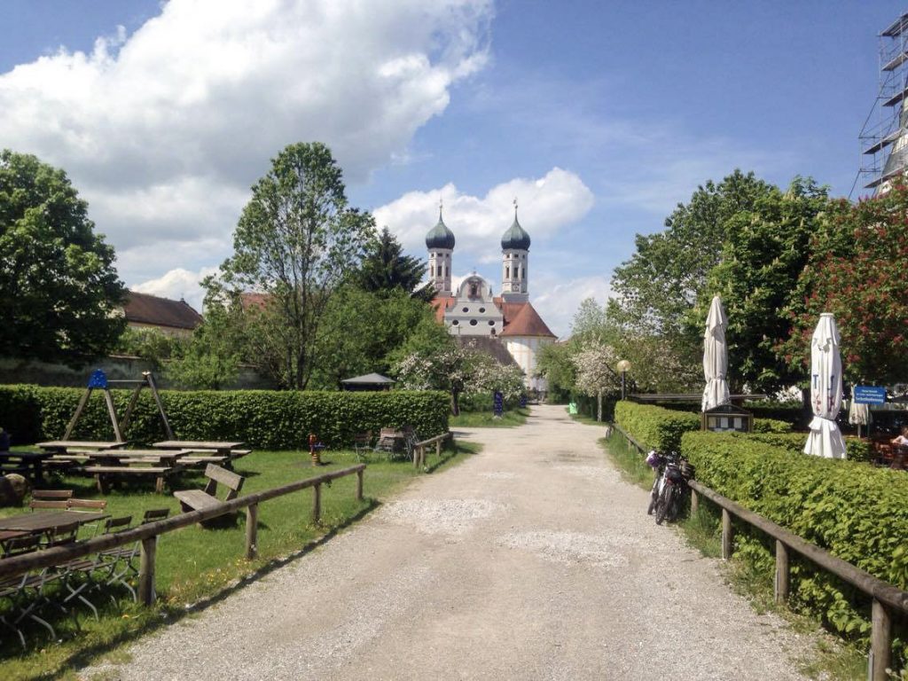 Kloster Benediktbeuern Biergarten Idylle