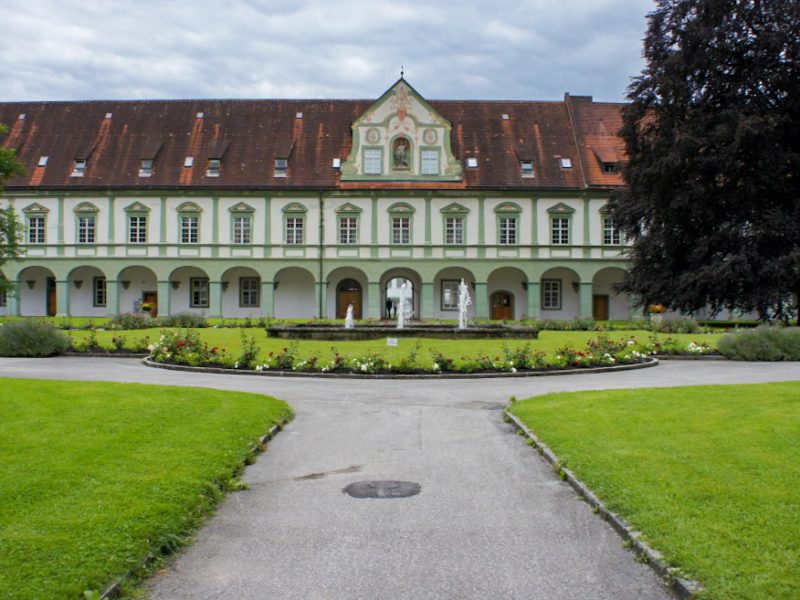 Kloster Benediktbeuern Innenhof Park